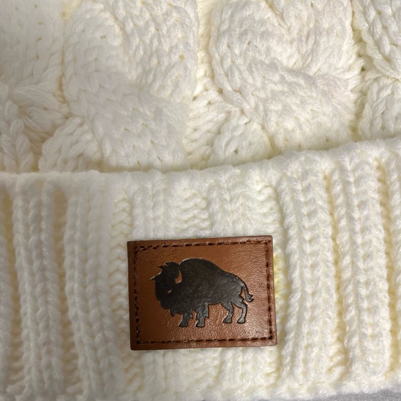 Women's Faux Fur Pom Pom Knitted Slouchy Beanie Hat with Leather Buffalo Logo - Picture 2 of 3